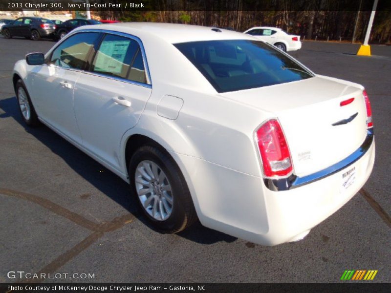 Ivory Tri-Coat Pearl / Black 2013 Chrysler 300