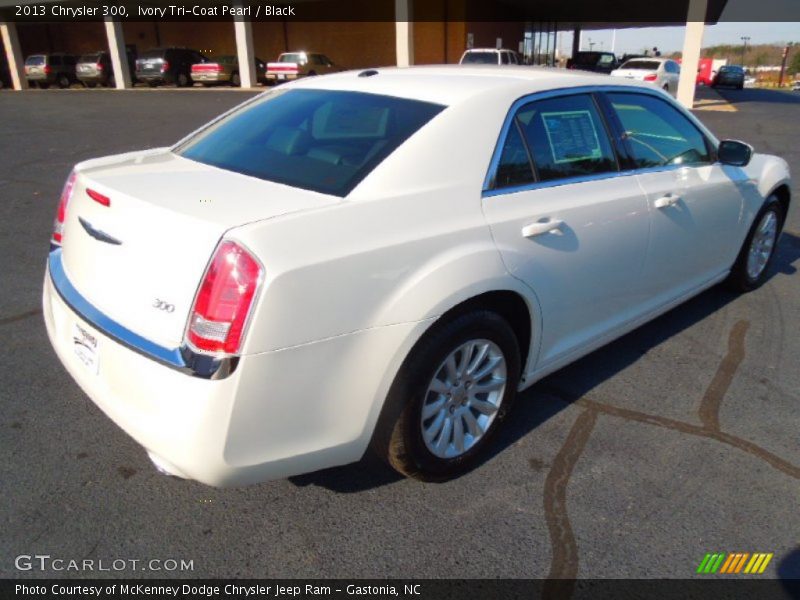 Ivory Tri-Coat Pearl / Black 2013 Chrysler 300