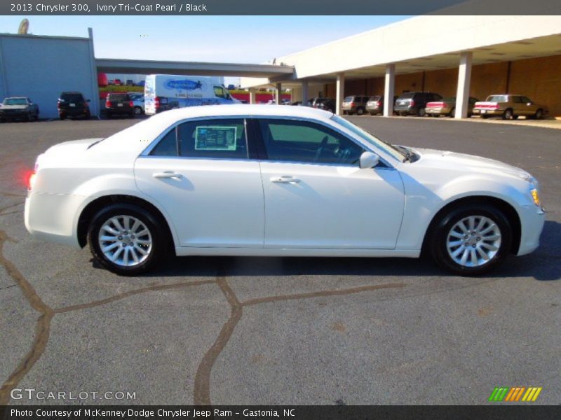 Ivory Tri-Coat Pearl / Black 2013 Chrysler 300