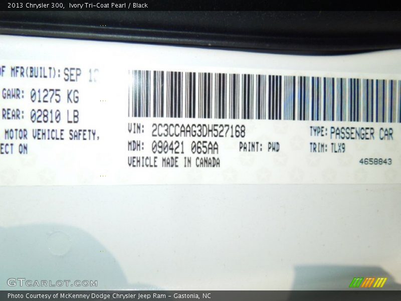 Ivory Tri-Coat Pearl / Black 2013 Chrysler 300
