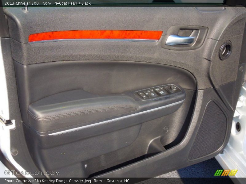 Ivory Tri-Coat Pearl / Black 2013 Chrysler 300