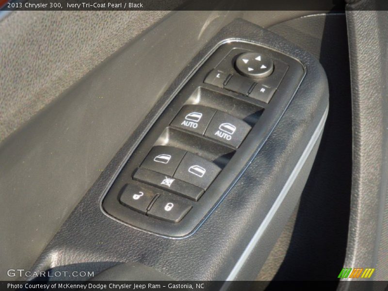 Ivory Tri-Coat Pearl / Black 2013 Chrysler 300