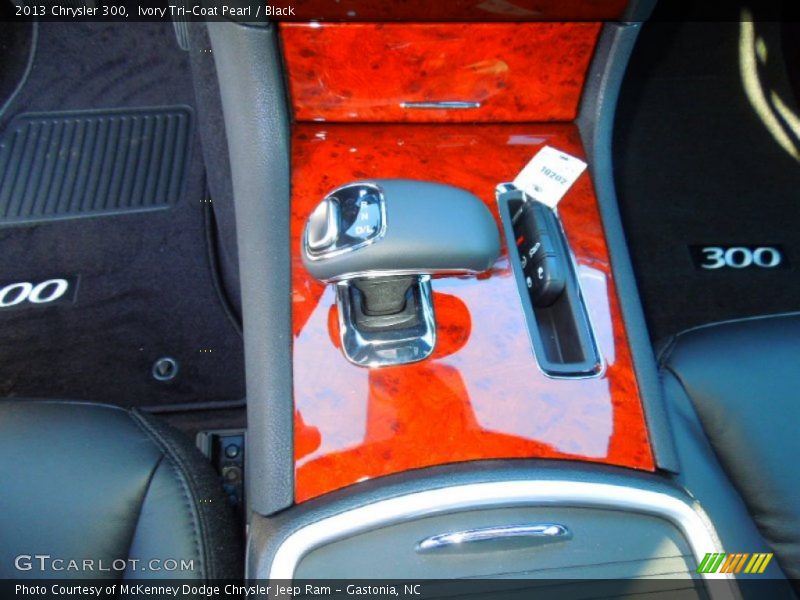 Ivory Tri-Coat Pearl / Black 2013 Chrysler 300