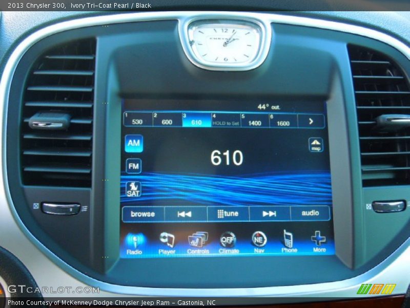 Ivory Tri-Coat Pearl / Black 2013 Chrysler 300