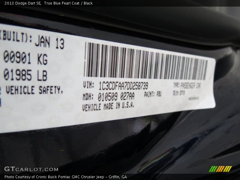 True Blue Pearl Coat / Black 2013 Dodge Dart SE