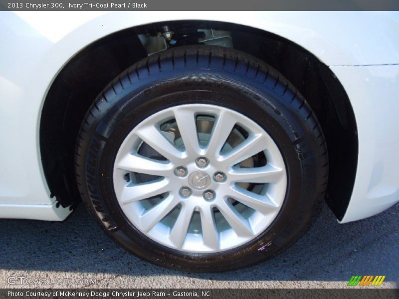 Ivory Tri-Coat Pearl / Black 2013 Chrysler 300