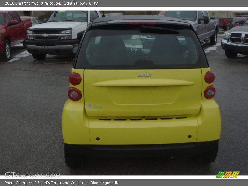 Light Yellow / Grey 2010 Smart fortwo pure coupe