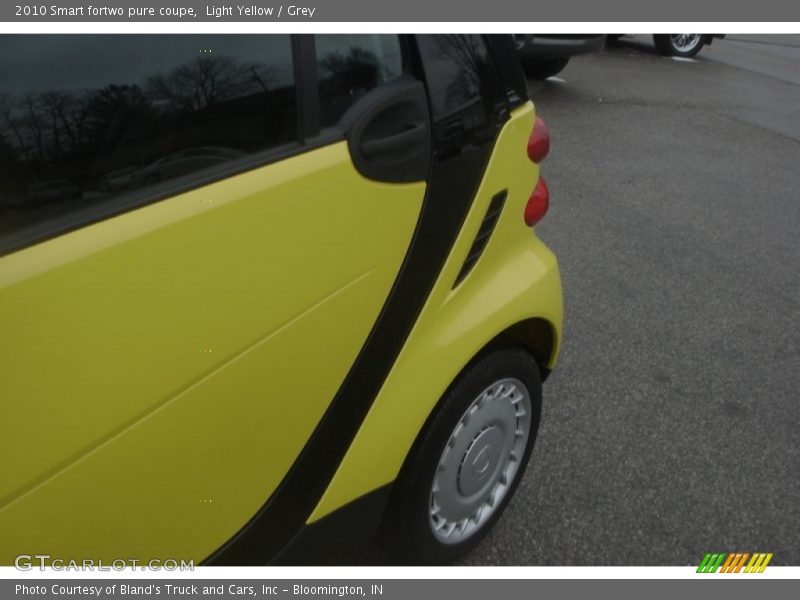 Light Yellow / Grey 2010 Smart fortwo pure coupe