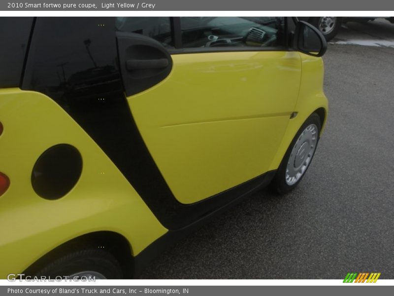 Light Yellow / Grey 2010 Smart fortwo pure coupe