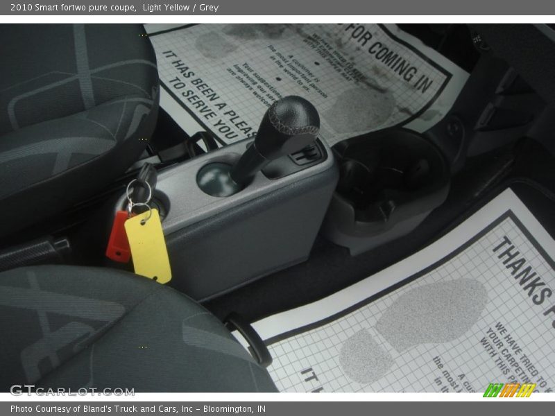Light Yellow / Grey 2010 Smart fortwo pure coupe