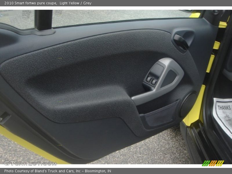 Light Yellow / Grey 2010 Smart fortwo pure coupe