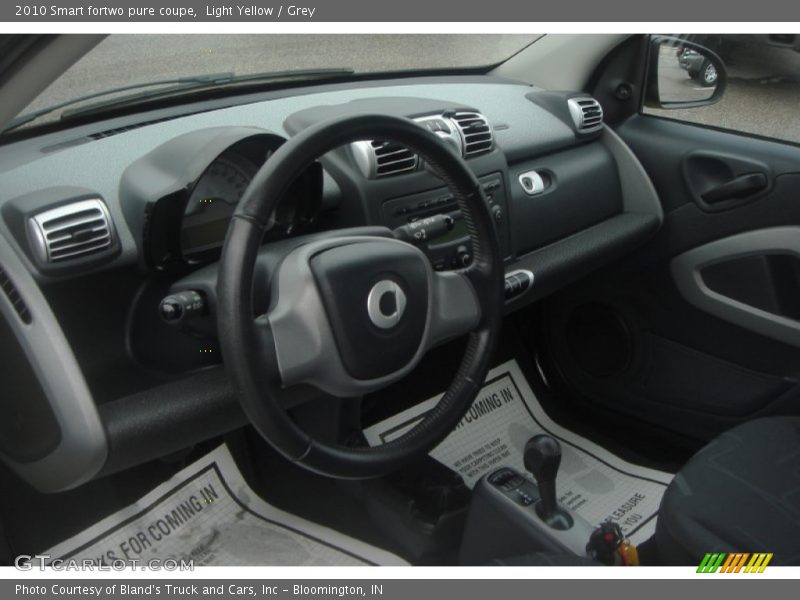 Light Yellow / Grey 2010 Smart fortwo pure coupe