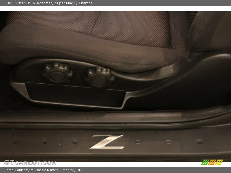 Super Black / Charcoal 2005 Nissan 350Z Roadster