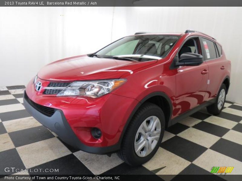 Front 3/4 View of 2013 RAV4 LE