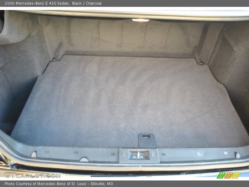  2000 E 430 Sedan Trunk