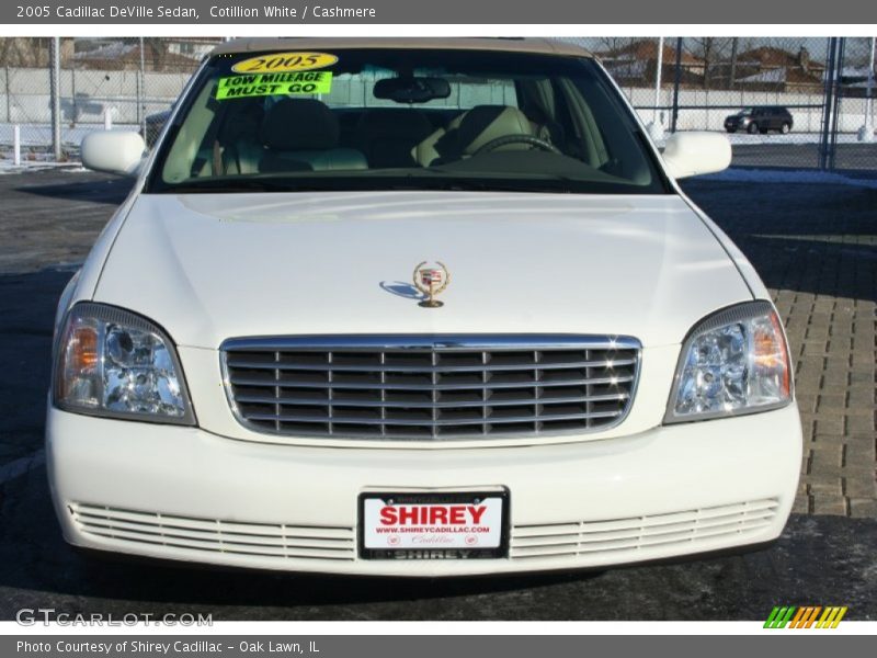 Cotillion White / Cashmere 2005 Cadillac DeVille Sedan