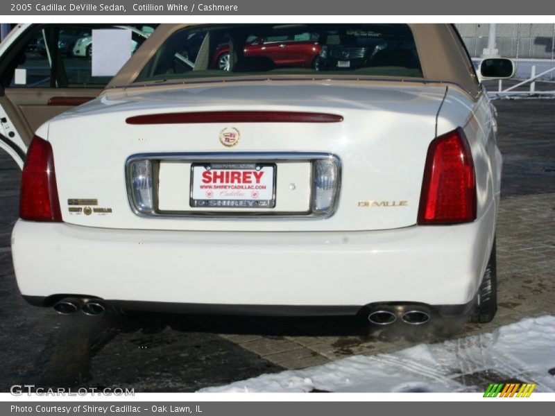 Cotillion White / Cashmere 2005 Cadillac DeVille Sedan