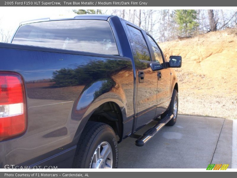 True Blue Metallic / Medium Flint/Dark Flint Grey 2005 Ford F150 XLT SuperCrew