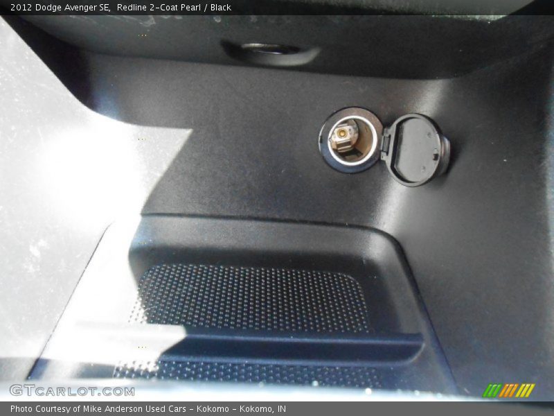 Redline 2-Coat Pearl / Black 2012 Dodge Avenger SE