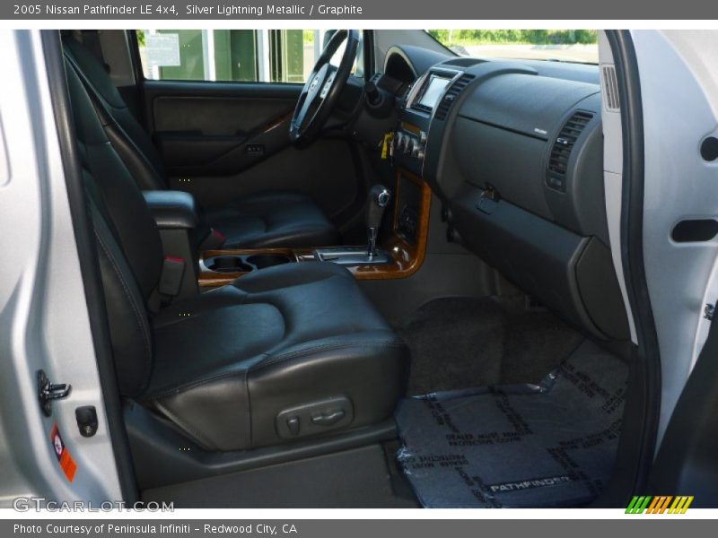 Silver Lightning Metallic / Graphite 2005 Nissan Pathfinder LE 4x4
