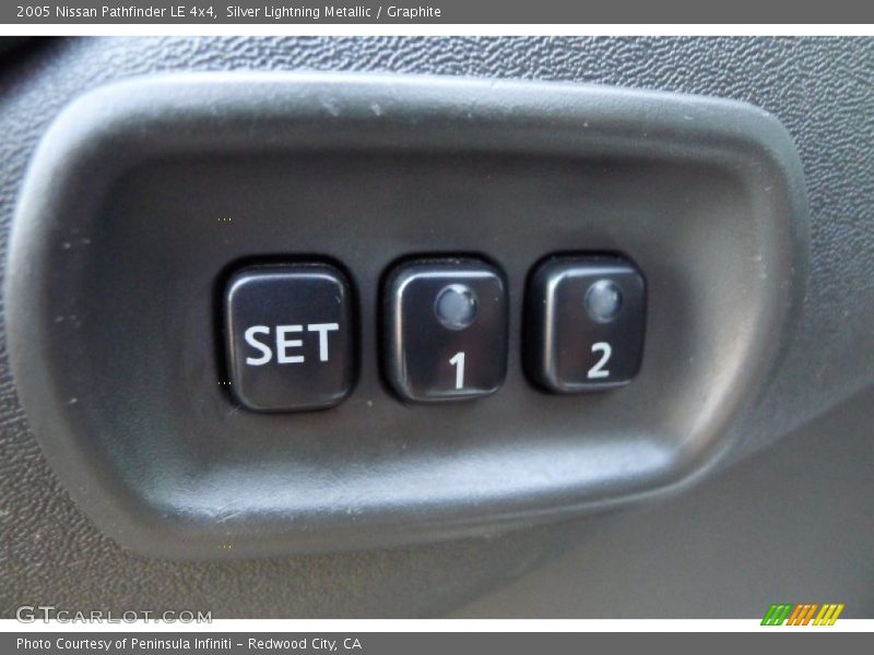 Silver Lightning Metallic / Graphite 2005 Nissan Pathfinder LE 4x4