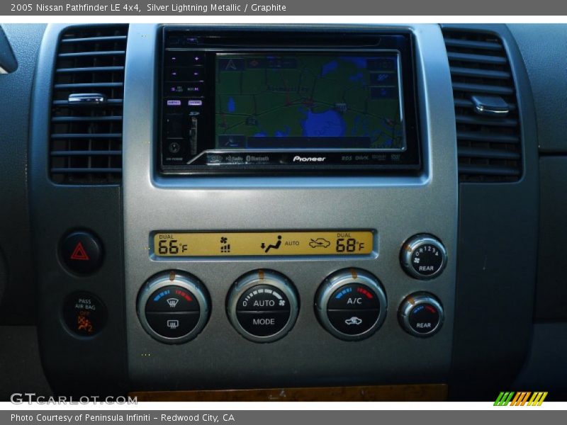 Silver Lightning Metallic / Graphite 2005 Nissan Pathfinder LE 4x4