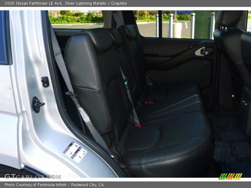 Silver Lightning Metallic / Graphite 2005 Nissan Pathfinder LE 4x4