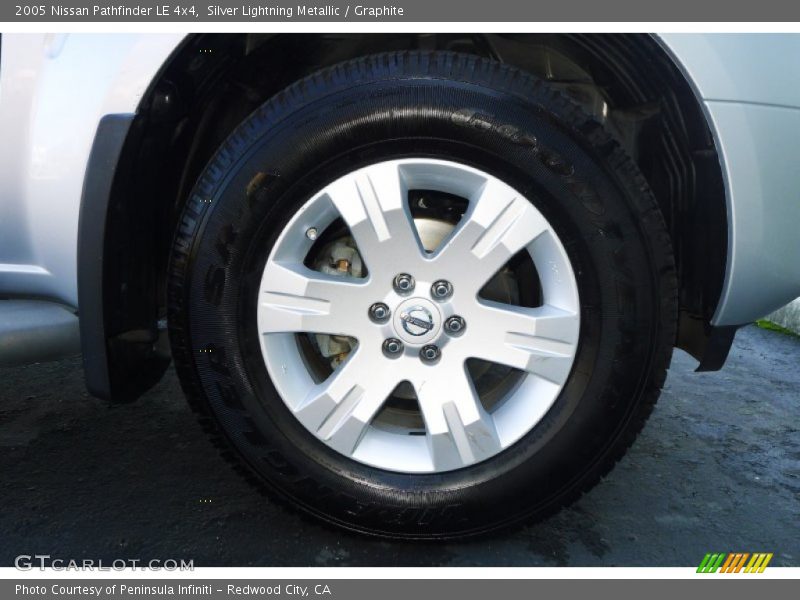 Silver Lightning Metallic / Graphite 2005 Nissan Pathfinder LE 4x4