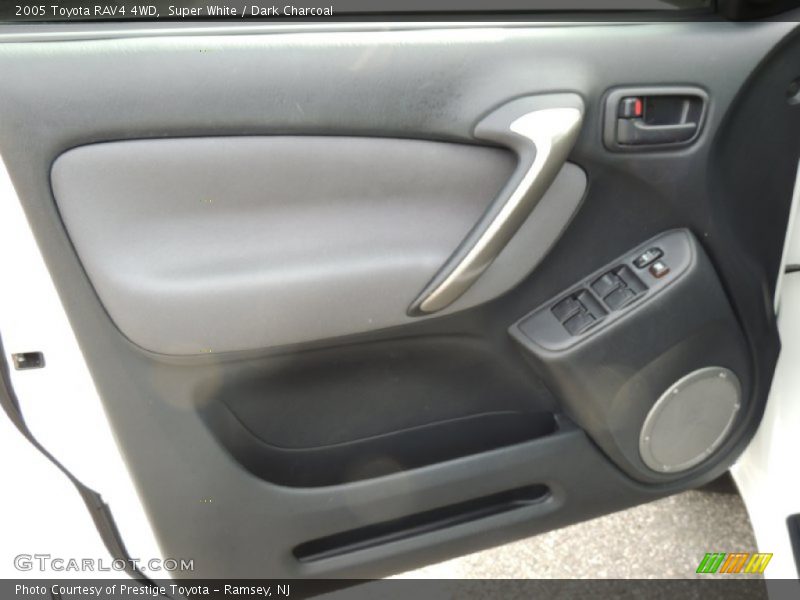 Super White / Dark Charcoal 2005 Toyota RAV4 4WD