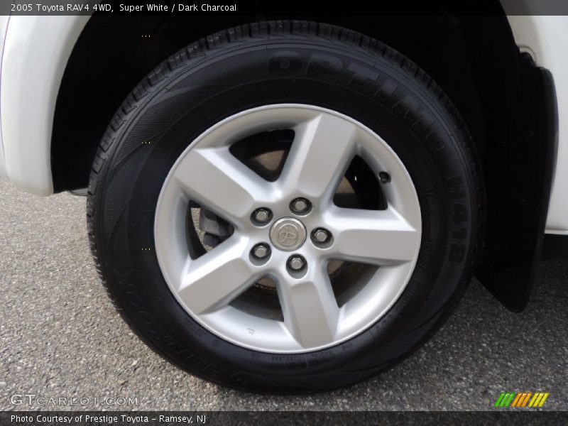 Super White / Dark Charcoal 2005 Toyota RAV4 4WD