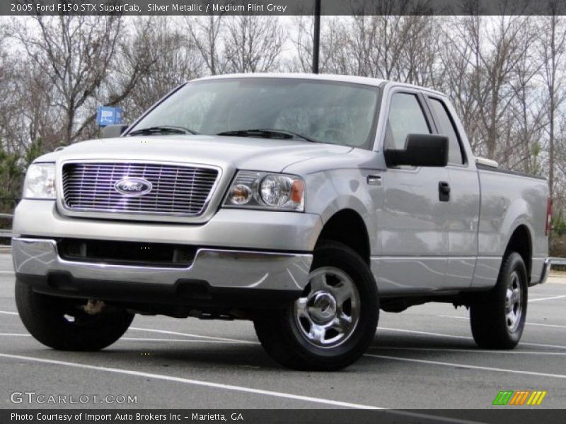 Front 3/4 View of 2005 F150 STX SuperCab