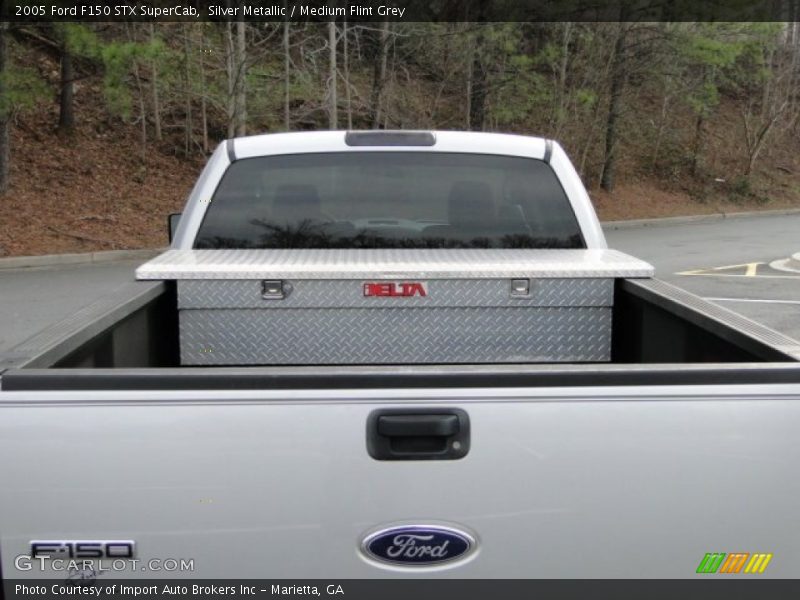 Silver Metallic / Medium Flint Grey 2005 Ford F150 STX SuperCab