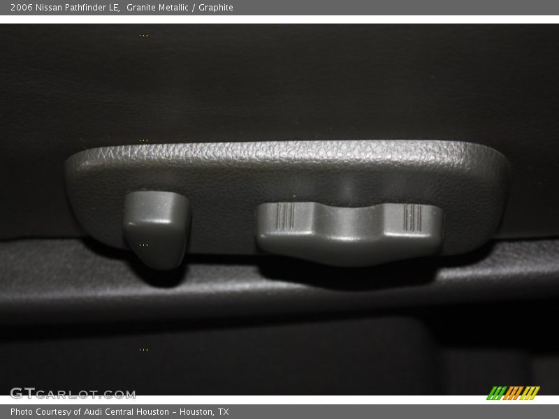 Granite Metallic / Graphite 2006 Nissan Pathfinder LE