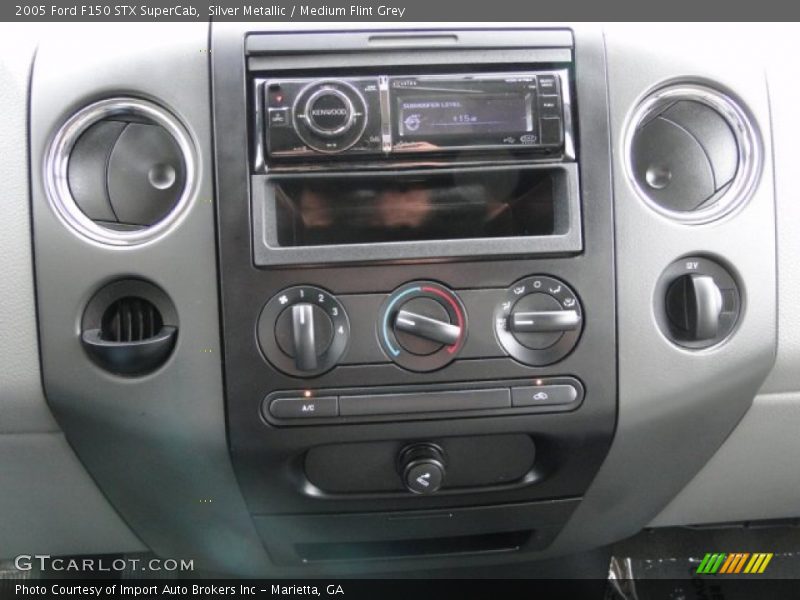 Silver Metallic / Medium Flint Grey 2005 Ford F150 STX SuperCab