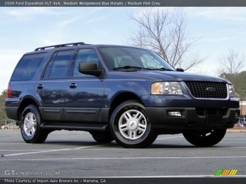 Front 3/4 View of 2006 Expedition XLT 4x4