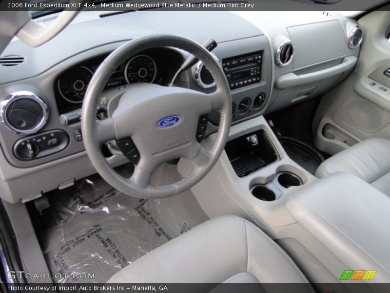  2006 Expedition XLT 4x4 Medium Flint Grey Interior