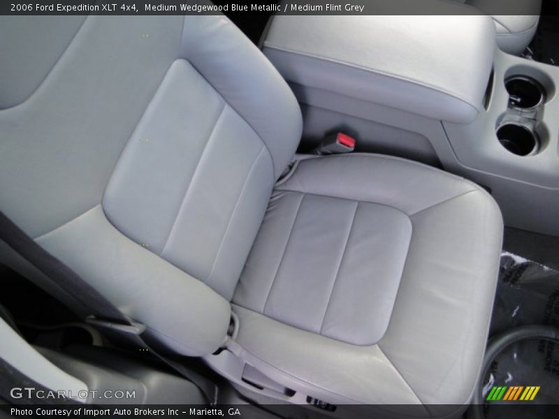 Front Seat of 2006 Expedition XLT 4x4