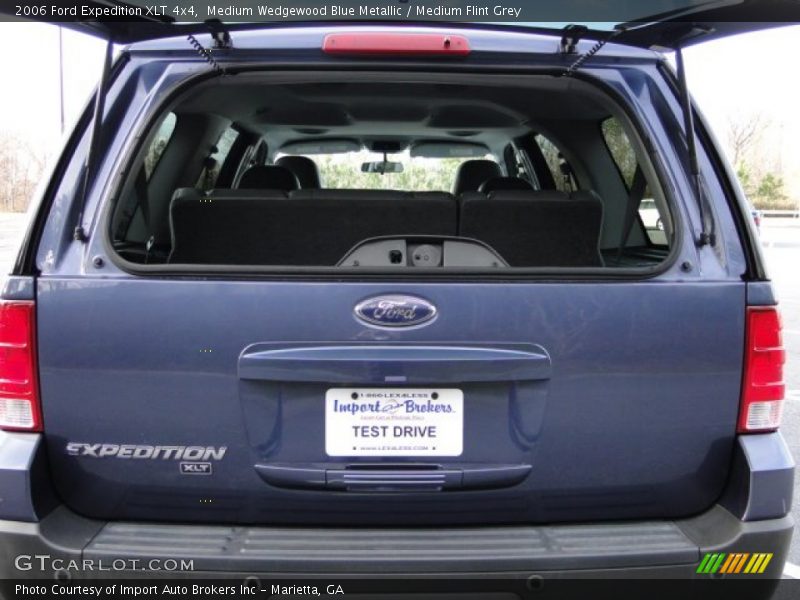 Medium Wedgewood Blue Metallic / Medium Flint Grey 2006 Ford Expedition XLT 4x4