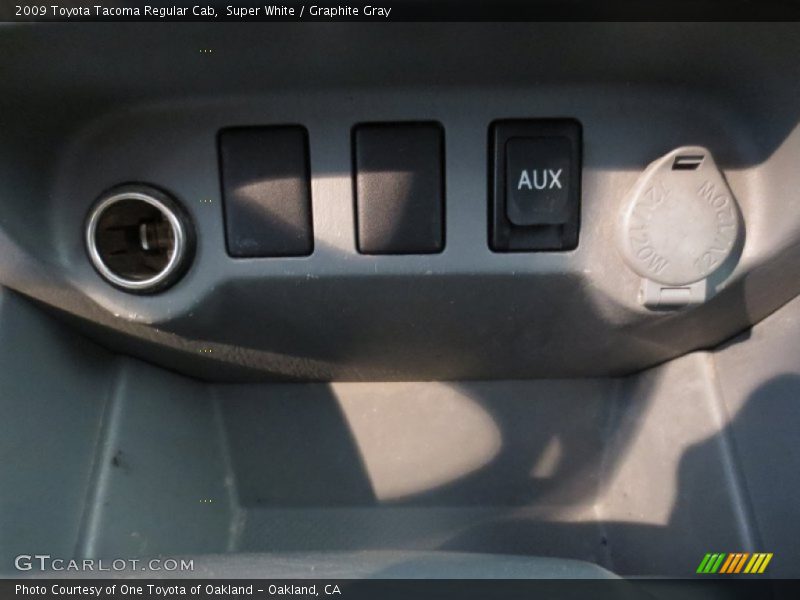 Super White / Graphite Gray 2009 Toyota Tacoma Regular Cab