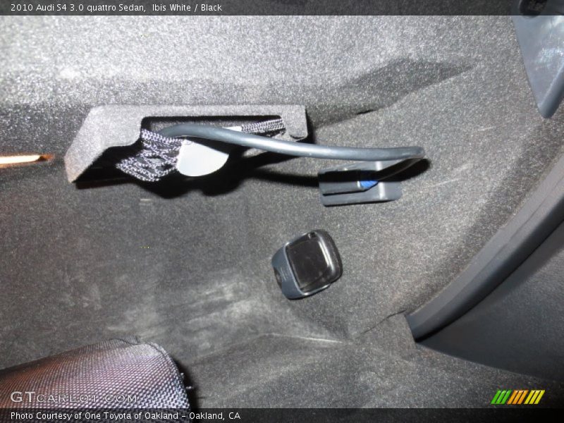 Ibis White / Black 2010 Audi S4 3.0 quattro Sedan