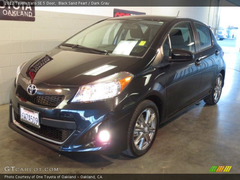 Black Sand Pearl / Dark Gray 2012 Toyota Yaris SE 5 Door