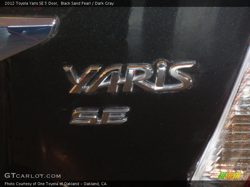 Black Sand Pearl / Dark Gray 2012 Toyota Yaris SE 5 Door