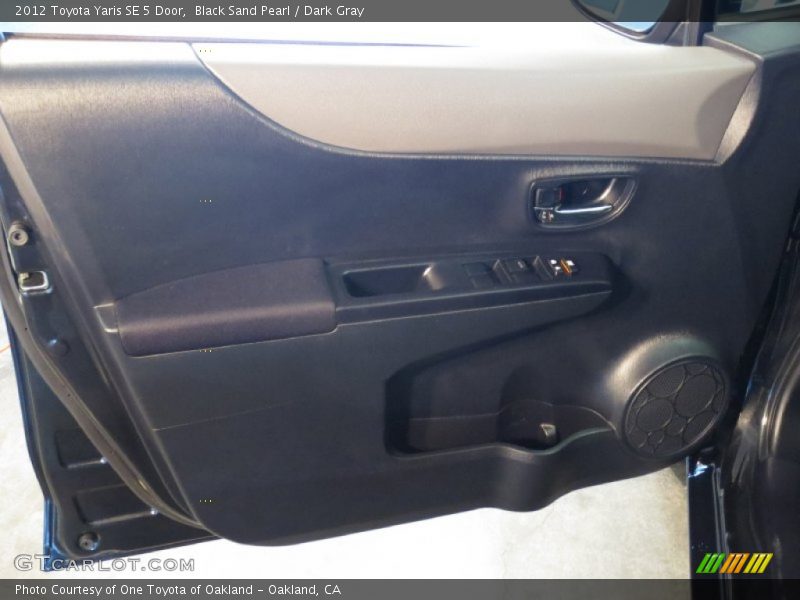 Black Sand Pearl / Dark Gray 2012 Toyota Yaris SE 5 Door