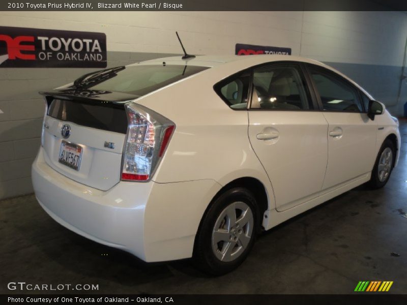 Blizzard White Pearl / Bisque 2010 Toyota Prius Hybrid IV