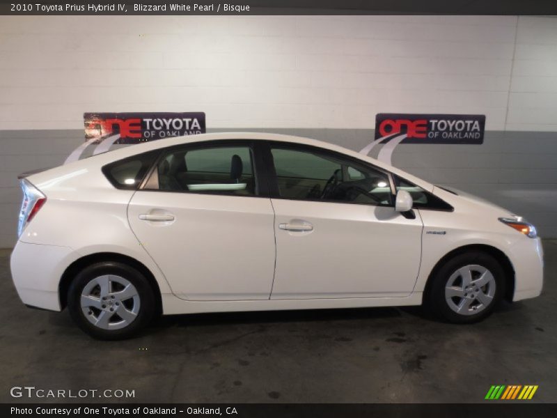 Blizzard White Pearl / Bisque 2010 Toyota Prius Hybrid IV