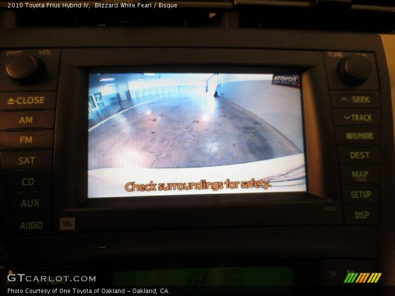 Blizzard White Pearl / Bisque 2010 Toyota Prius Hybrid IV
