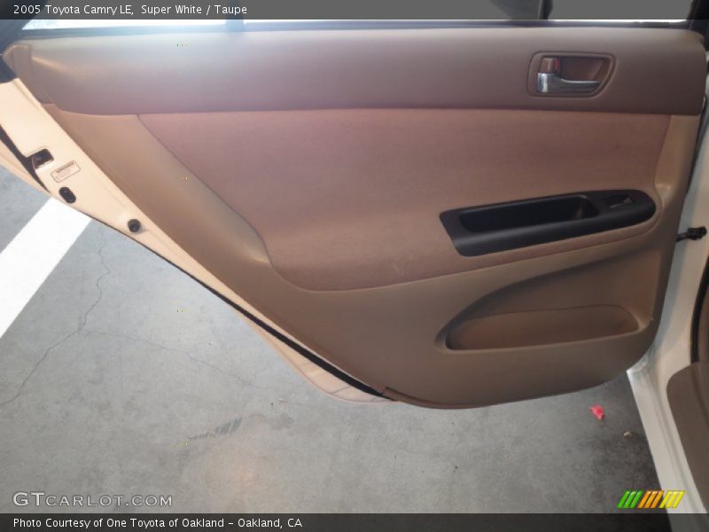 Super White / Taupe 2005 Toyota Camry LE