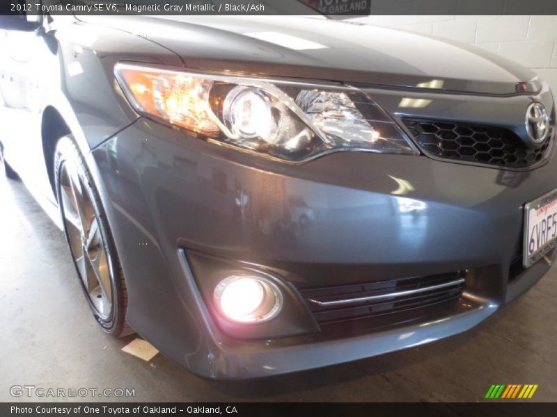 Magnetic Gray Metallic / Black/Ash 2012 Toyota Camry SE V6