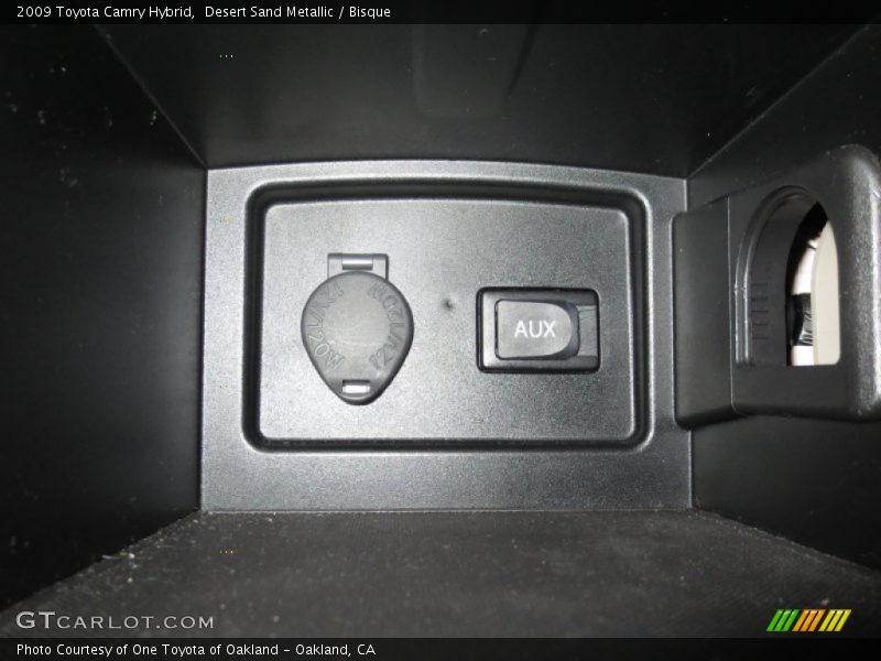 Desert Sand Metallic / Bisque 2009 Toyota Camry Hybrid