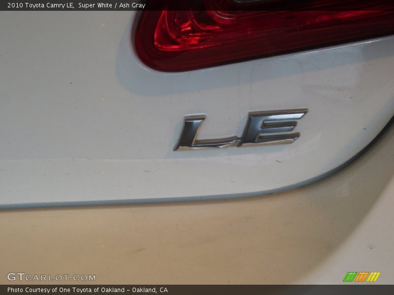 Super White / Ash Gray 2010 Toyota Camry LE